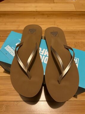 🤩 NIB Reef flip flops